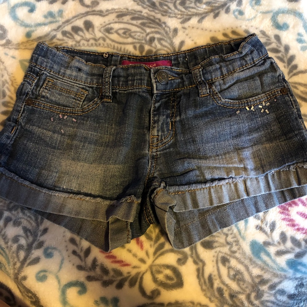 dark blue shorts